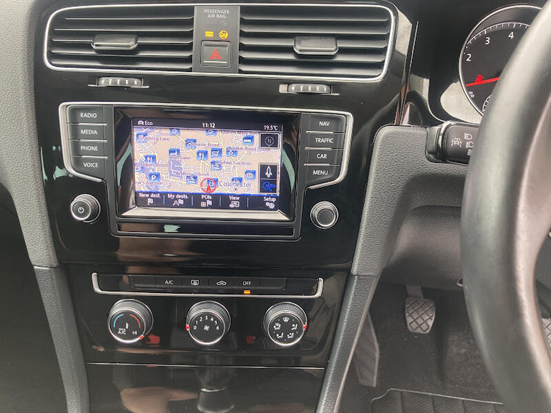 VOLKSWAGEN GOLF