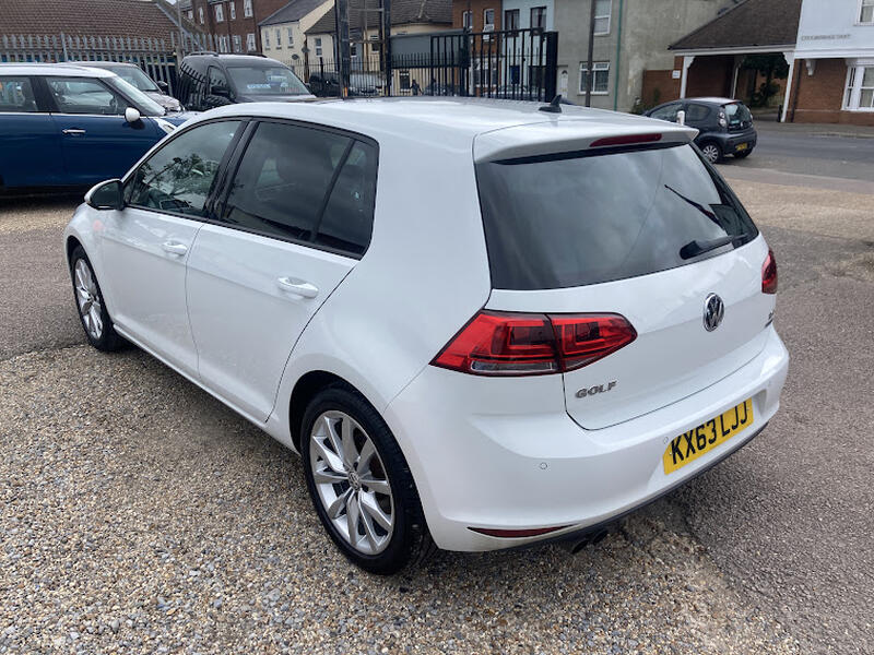 VOLKSWAGEN GOLF