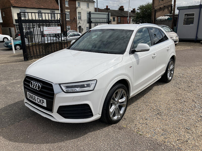 AUDI Q3